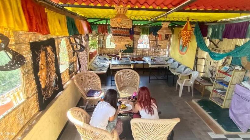 پانسیون Crazy Camel Hotel & Safari