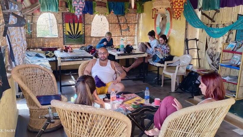 پانسیون Crazy Camel Hotel & Safari