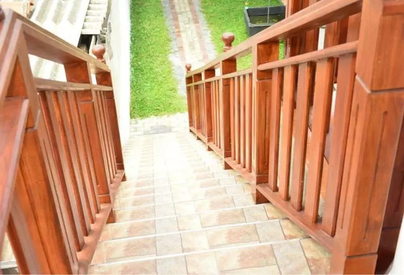 پانسیون Tropical Garden
