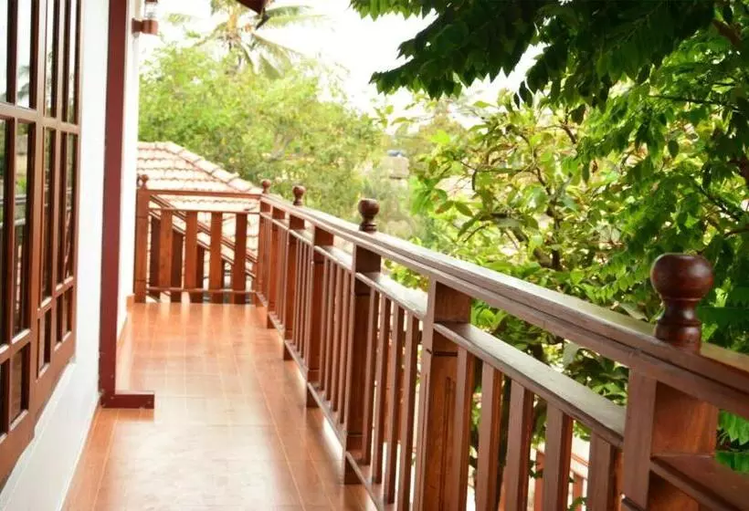 پانسیون Tropical Garden