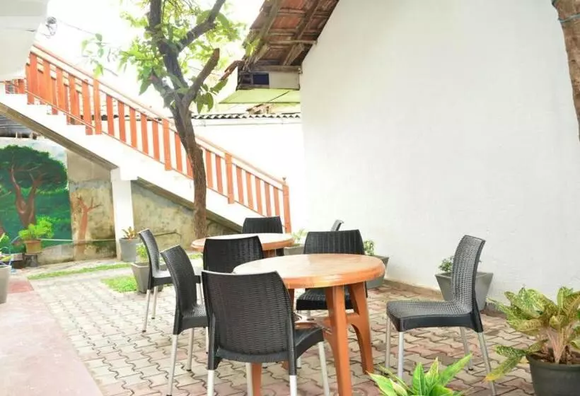 پانسیون Tropical Garden