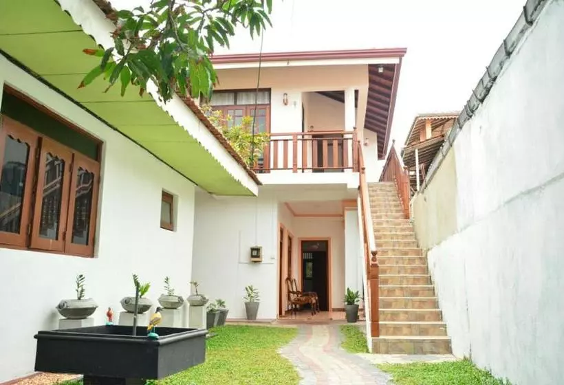 پانسیون Tropical Garden