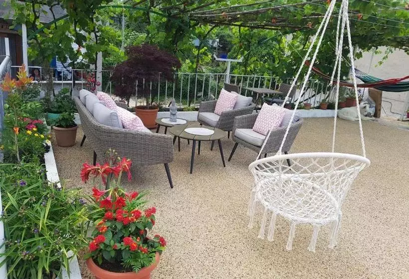 ペンション Ilir Guest House 1
