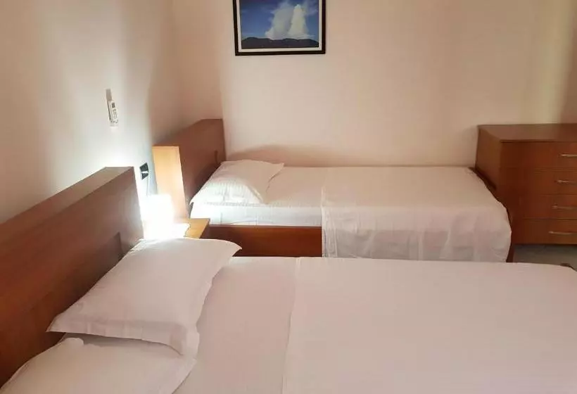 ペンション Ilir Guest House 1