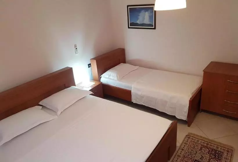 ペンション Ilir Guest House 1