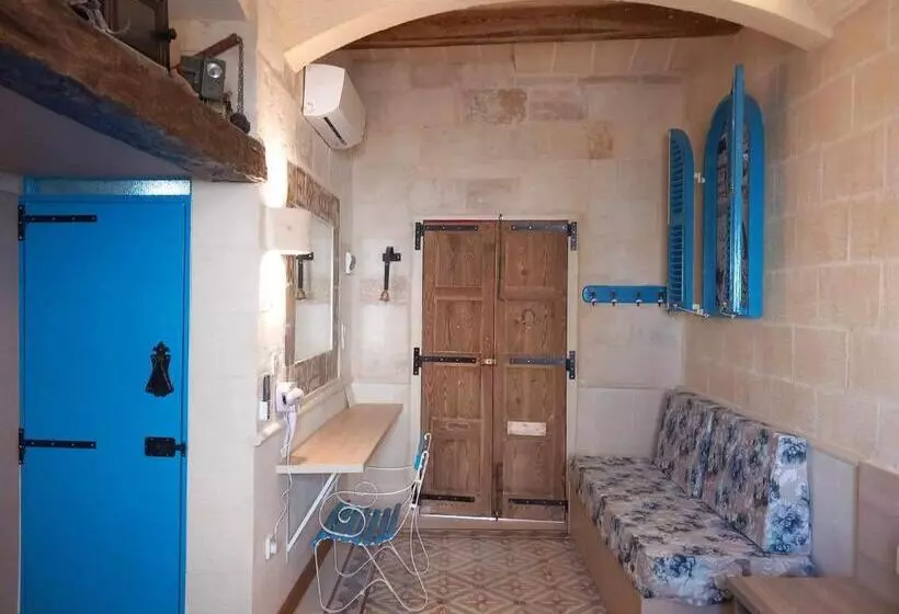 پانسیون The 1930 S Maltese Residence