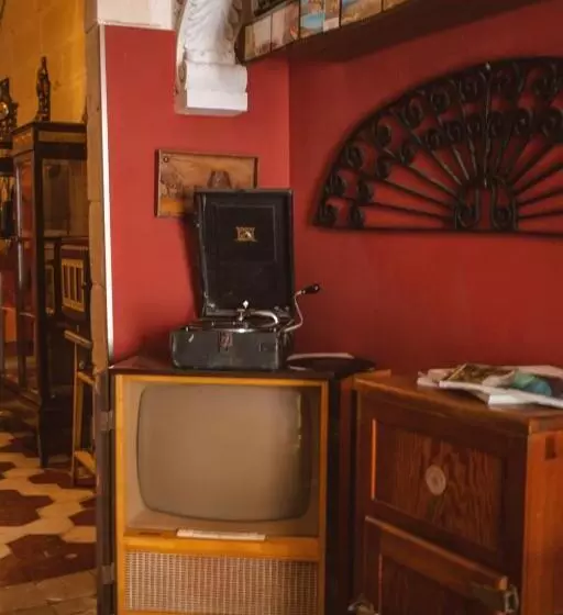 پانسیون The 1930 S Maltese Residence