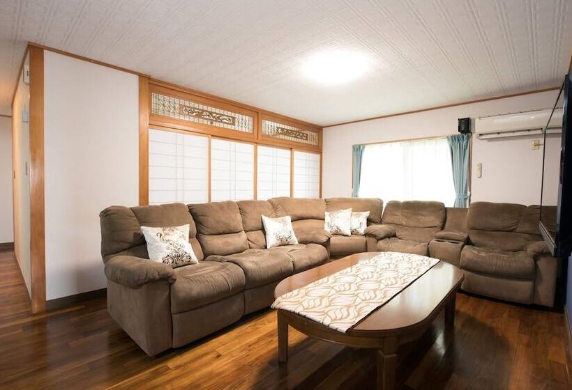 Sea Side House Polepole