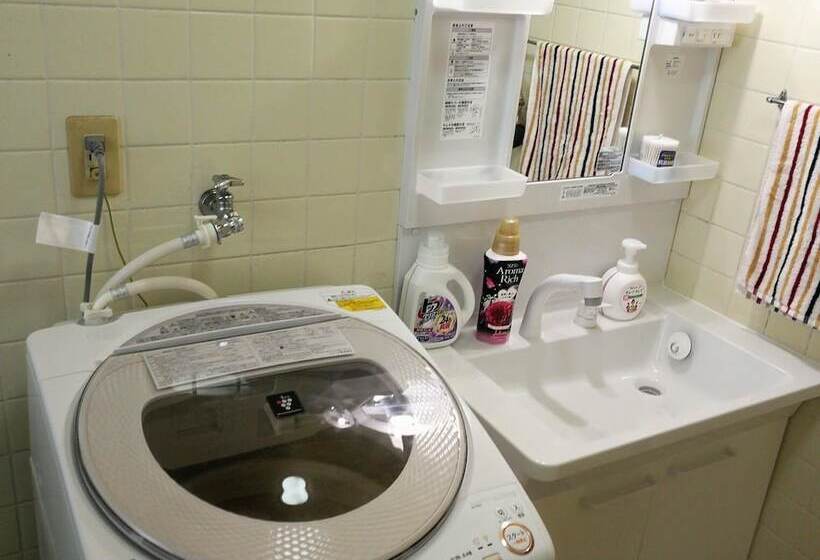 Sea Side House Polepole