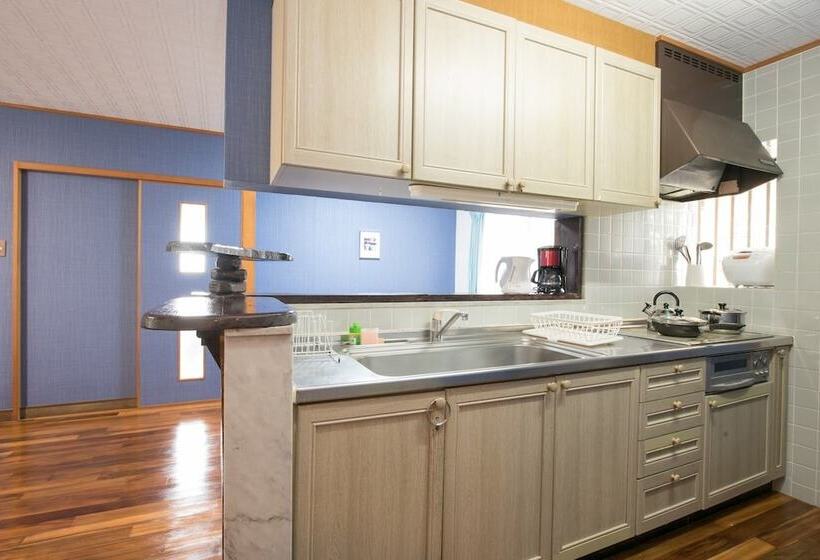 Sea Side House Polepole