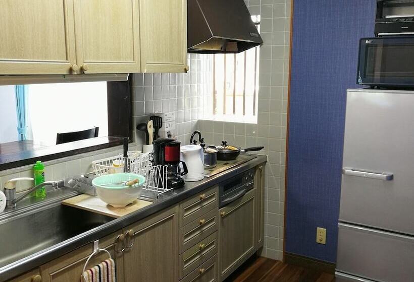 Sea Side House Polepole