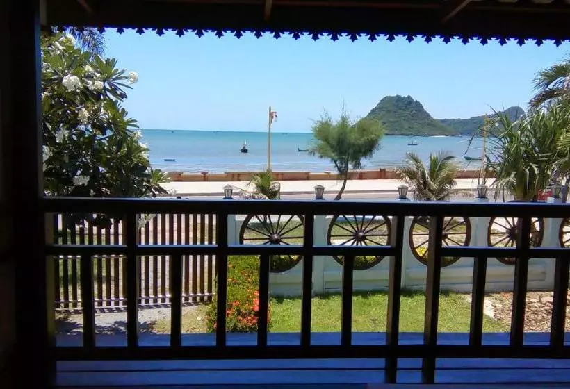 پانسیون Seesea Thai Wooden House On Beachfront
