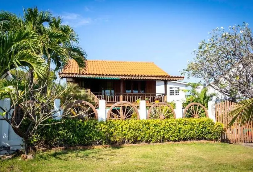 پانسیون Seesea Thai Wooden House On Beachfront