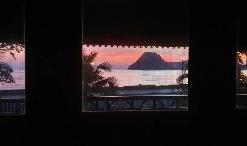 پانسیون Seesea Thai Wooden House On Beachfront