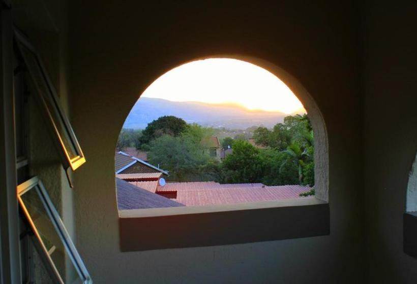 פנסיון Waterfall Guesthouse