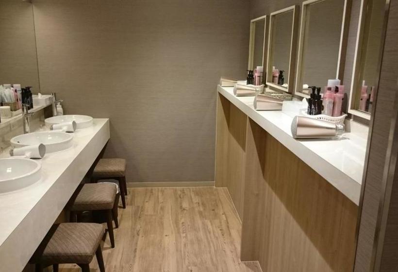 Kapszulahotel Gran Customa Isezakicho