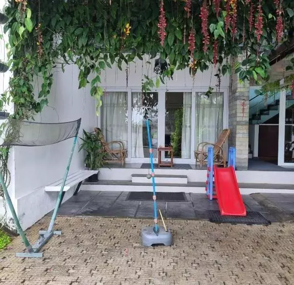 Majatalo Crayons Guest House Munnar