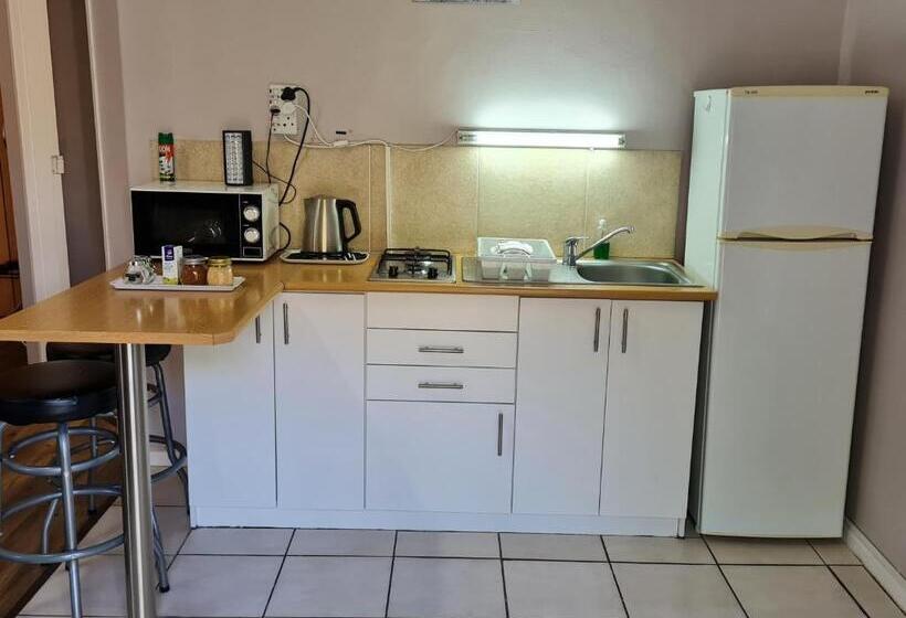 Пансион 10 Windell Self Catering Accommodation