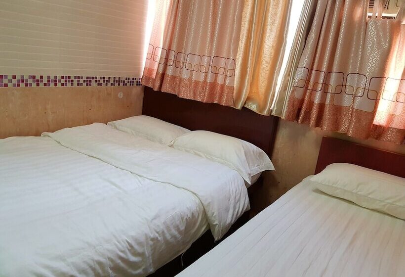 پانسیون Astronaut S