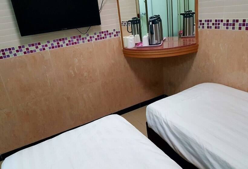 پانسیون Astronaut S