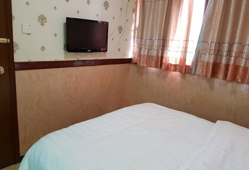 پانسیون Astronaut S