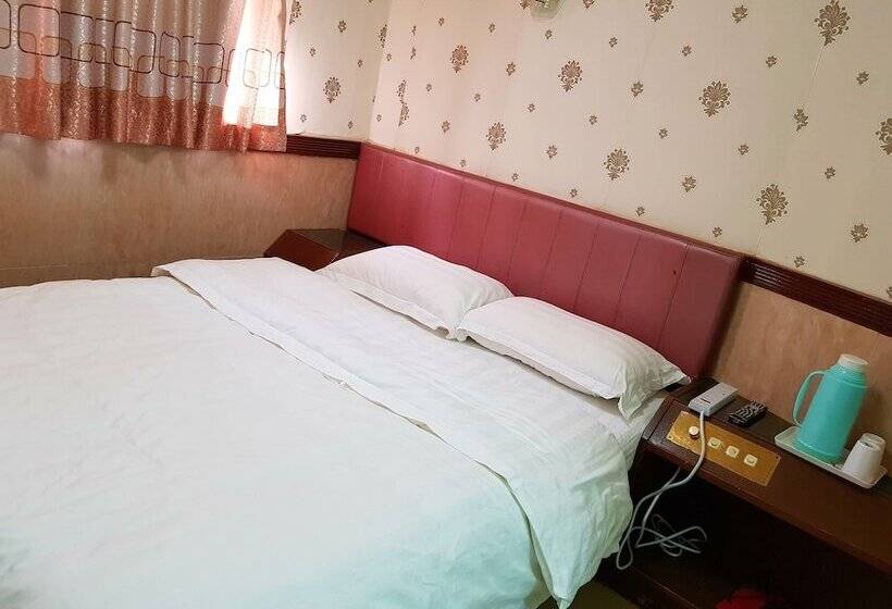 پانسیون Astronaut S