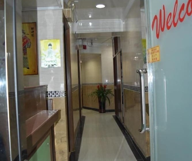 پانسیون Astronaut S