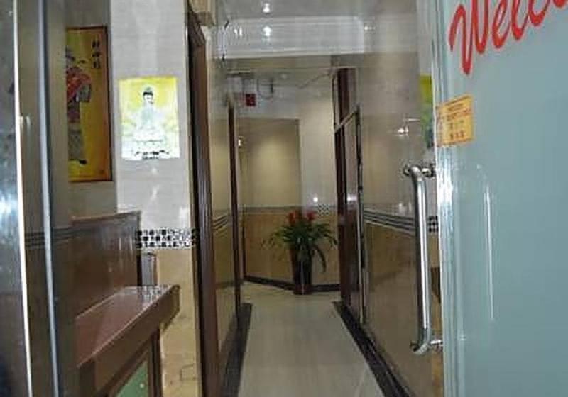 پانسیون Astronaut S