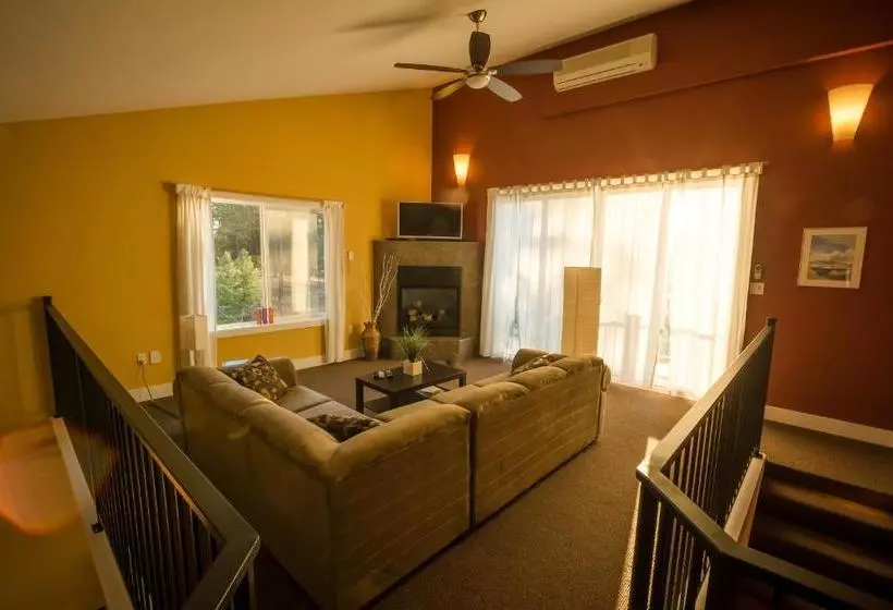 پانسیون Crooked Tree Guest Suites