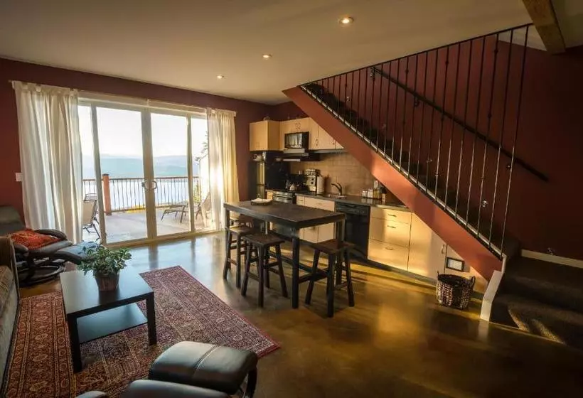 پانسیون Crooked Tree Guest Suites