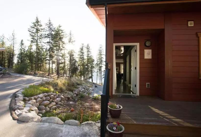 پانسیون Crooked Tree Guest Suites