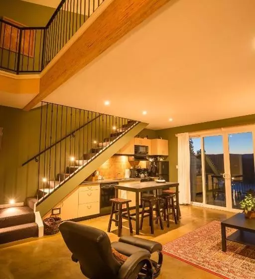 پانسیون Crooked Tree Guest Suites