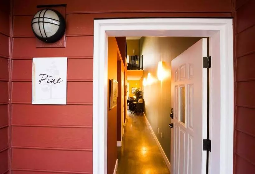 پانسیون Crooked Tree Guest Suites