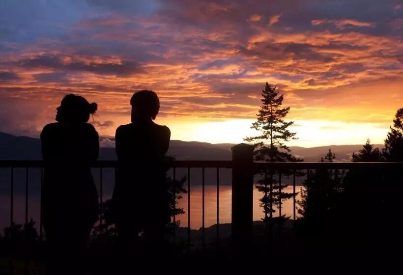 پانسیون Crooked Tree Guest Suites