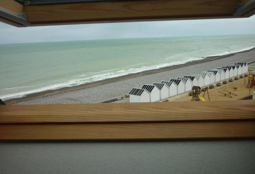 Отель De La Plage