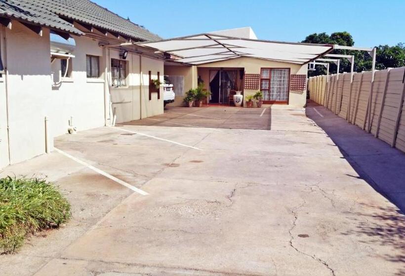 Pension (Hôtel basse catégorie) Lani S Guest House   No Loadshedding