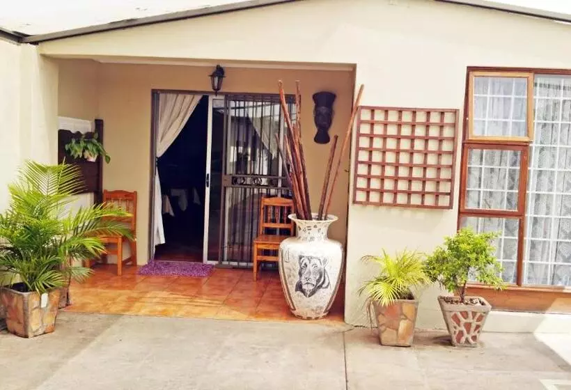 ペンション Lani S Guest House   No Loadshedding