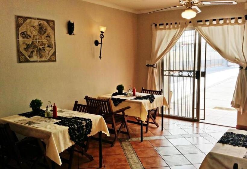 Pension (Hôtel basse catégorie) Lani S Guest House   No Loadshedding