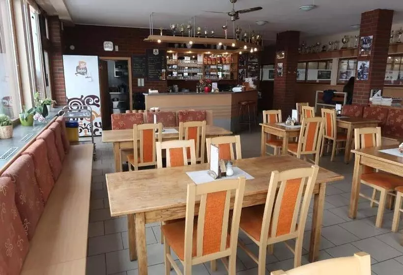 Majatalo Penzion Jízdárna Suchá