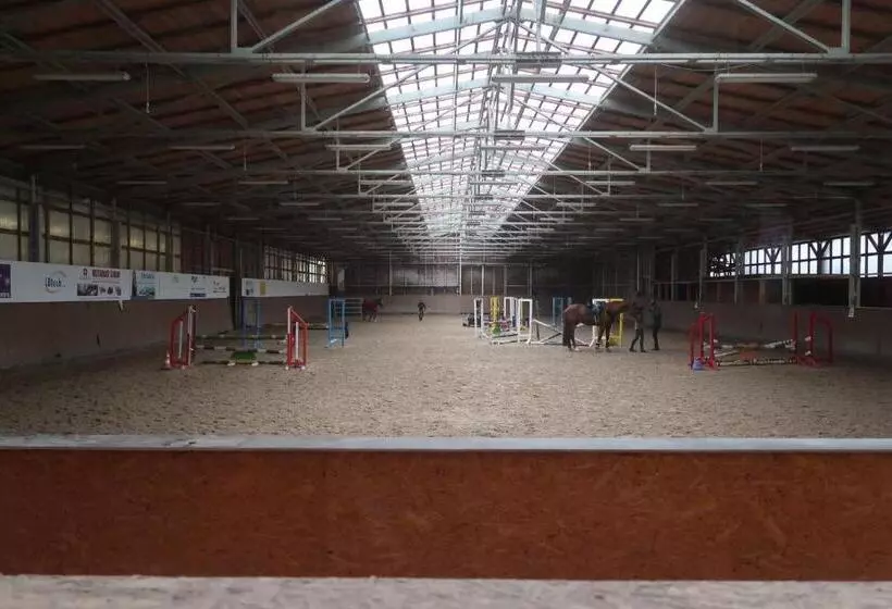 Majatalo Penzion Jízdárna Suchá