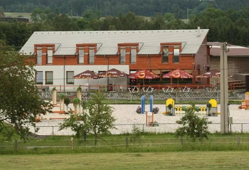 Majatalo Penzion Jízdárna Suchá