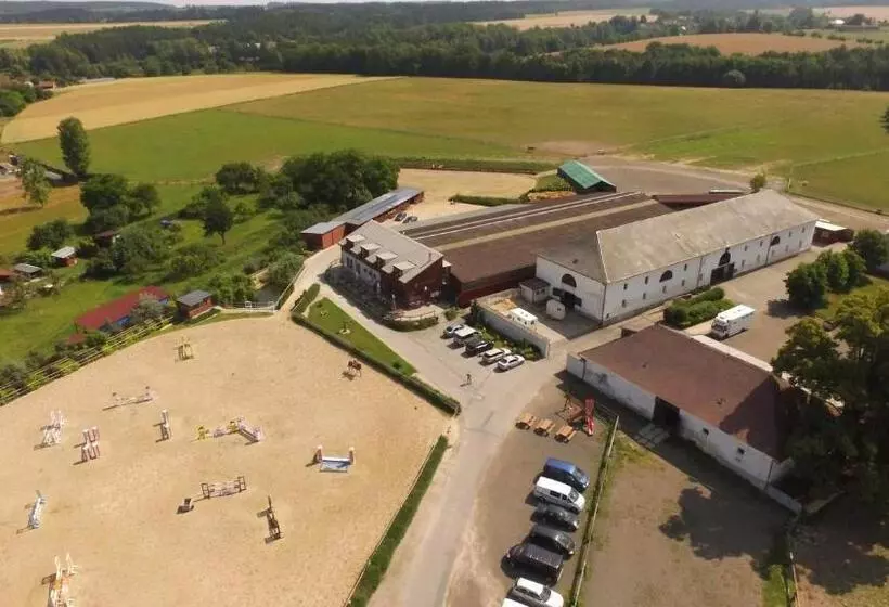 Majatalo Penzion Jízdárna Suchá