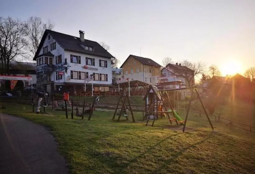 ペンション Resort Mezná