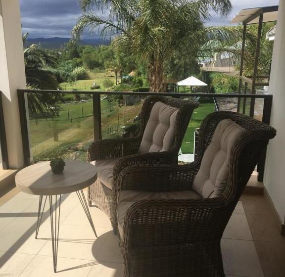 פנסיון Oewerpalms View