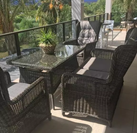 پانسیون Oewerpalms View