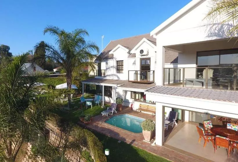 پانسیون Oewerpalms View