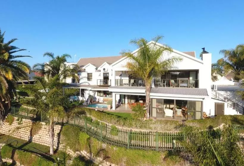 پانسیون Oewerpalms View