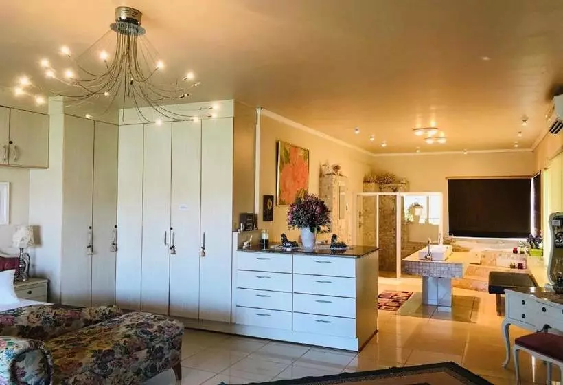 Majatalo Villacandilabra Guesthouse