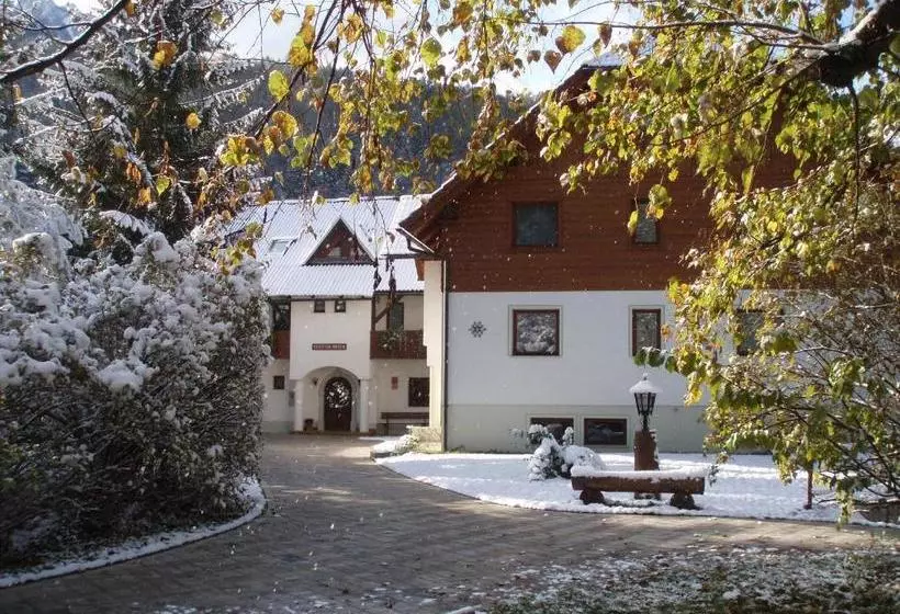 هتل Farm Košir