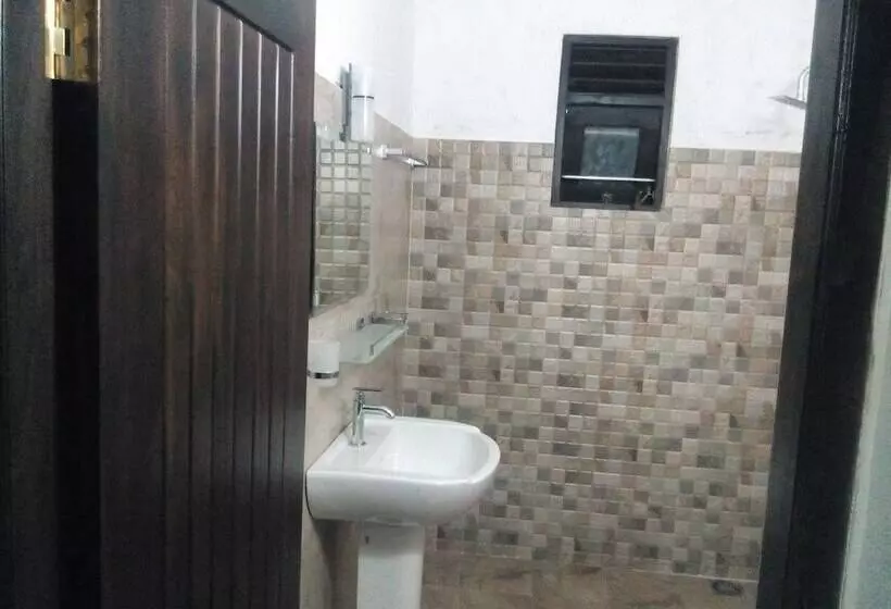 Retkeilymaja Midigama Holiday Inn